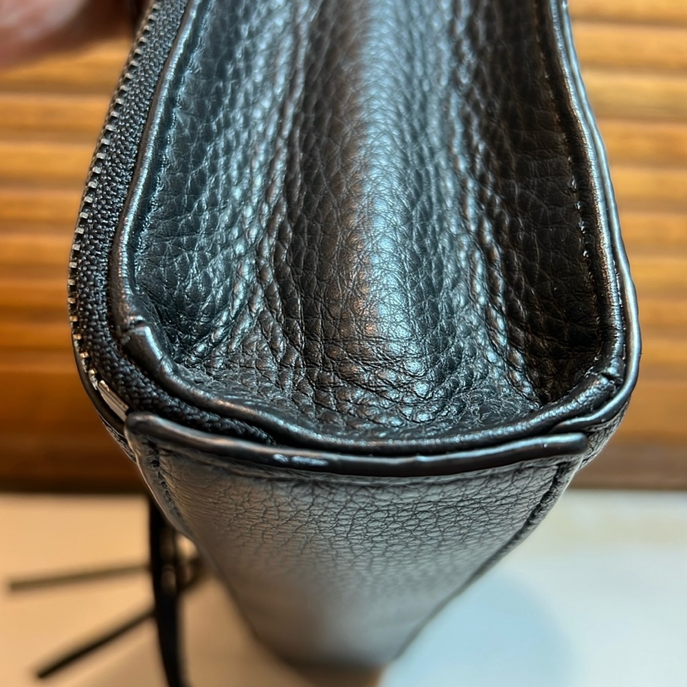 Vince Camuto black pebble leather lambskin crossbody / shoulder bag - Picture 8 of 17